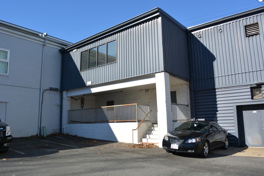 More Photos Of 3301 Rhode Island Ave, Mount Rainier Storefront For Lease