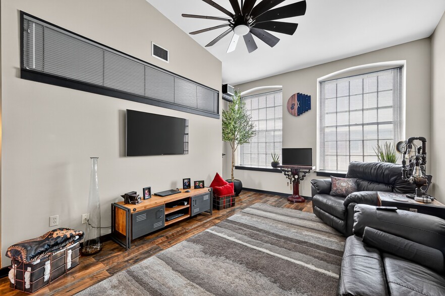 More Photos Of 155 S Poplar St, Elizabethtown Apartments For Sale