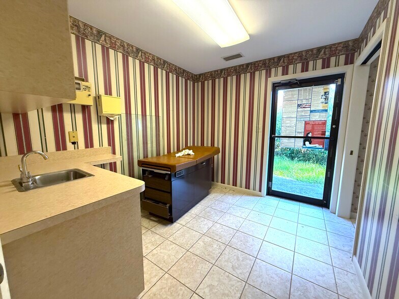 More Photos Of 1109 Bryn Mawr Ave, Lake Wales Medical For Sale