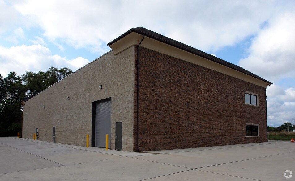 More Photos Of 25560 Mound Rd, Warren Light Distribution For Lease