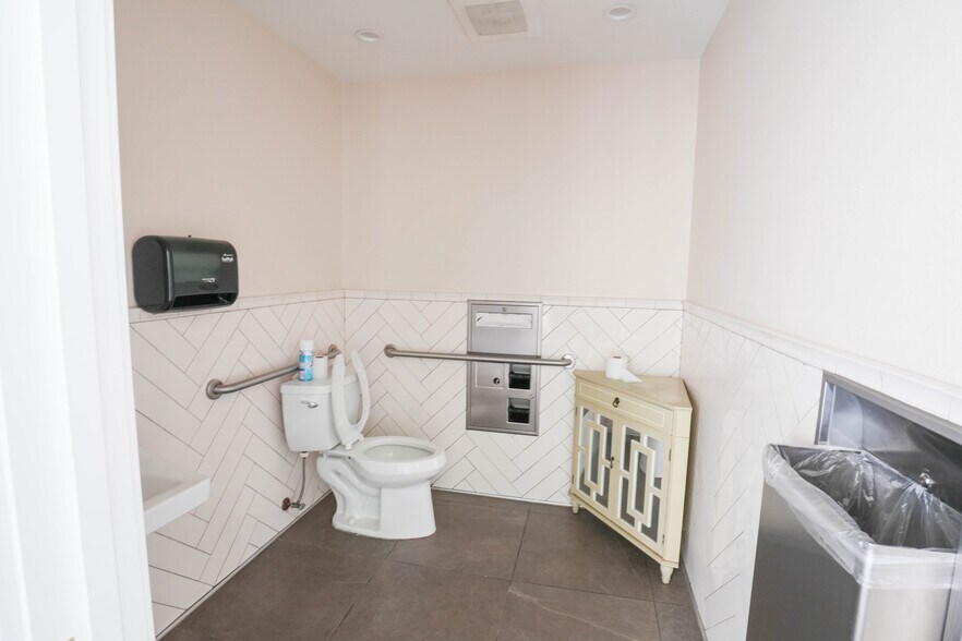 More Photos Of 3490 Linden Ave, Long Beach Medical For Sale