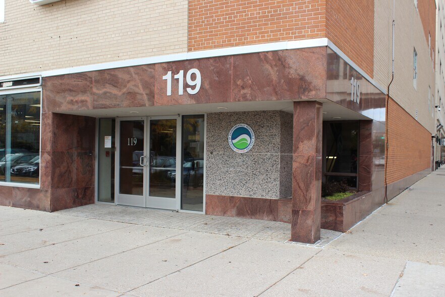 More Photos Of 119 N Washington Sq, Lansing Medical For Sale