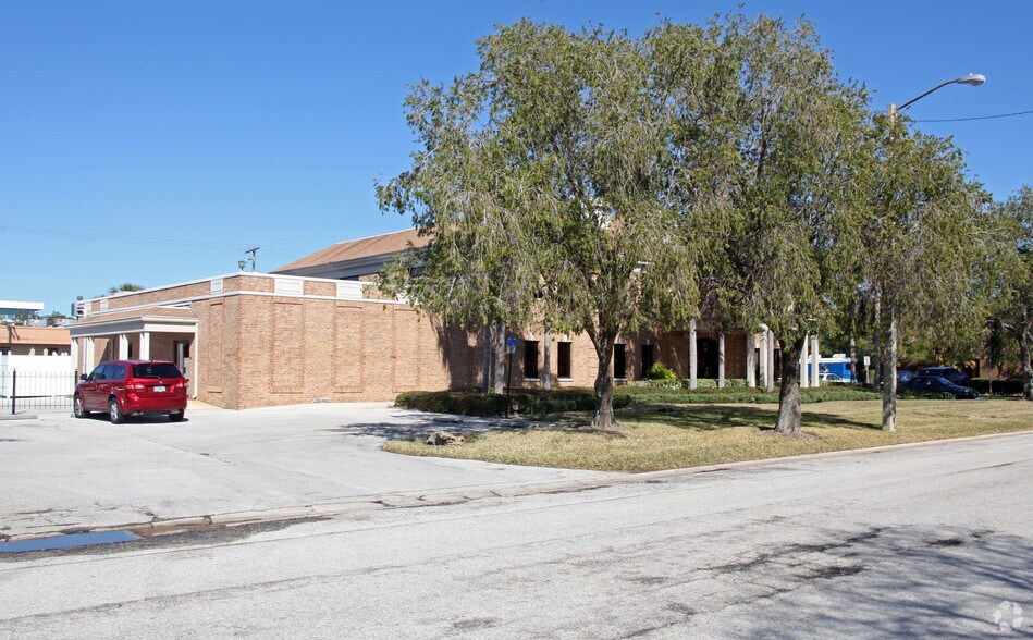 More Photos Of 5501 W Gray St, Tampa Office For Lease
