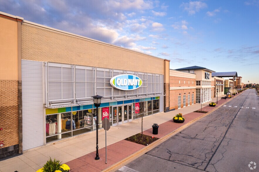 More Photos Of 1800-2124 S Randall Rd, Algonquin Storefront For Lease