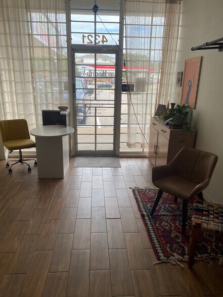 More Photos Of 4307-4321 Lemmon Ave, Dallas General Retail For Lease