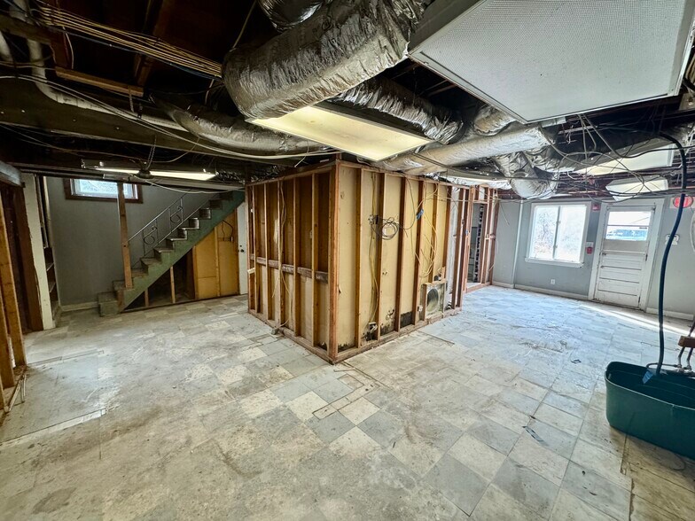 More Photos Of 110 Main St, Kingston Office For Sale