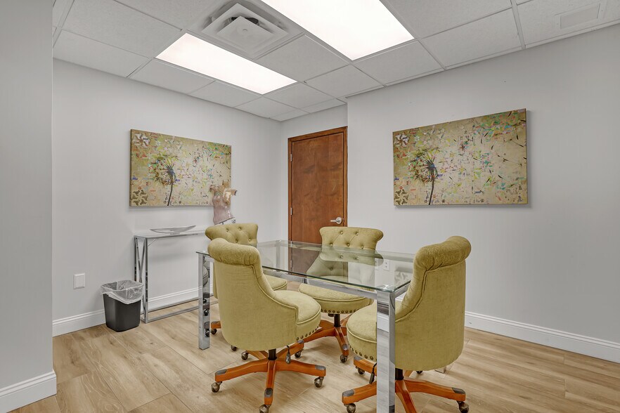 More Photos Of 2701 W Okeechobee Blvd, West Palm Beach Office For Sale
