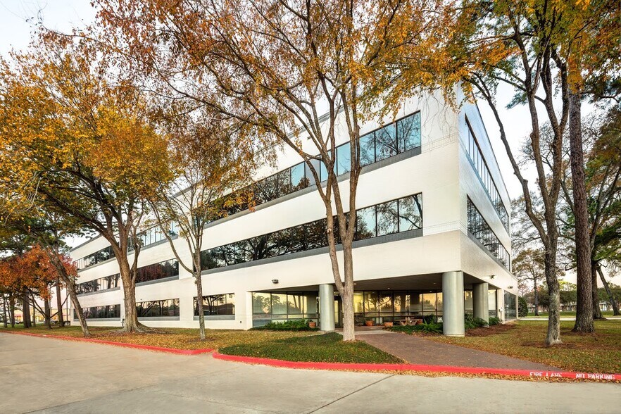 More Photos Of 7702 FM 1960 Rd E, Humble Office For Lease