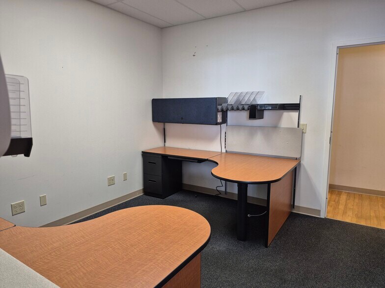 More Photos Of 942 Cherry St, Blanchester Unknown For Lease