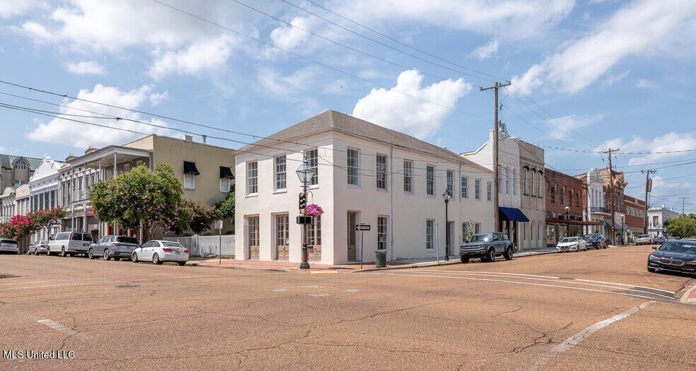 Primary Photo Of 433 Main St, Natchez Freestanding For Sale