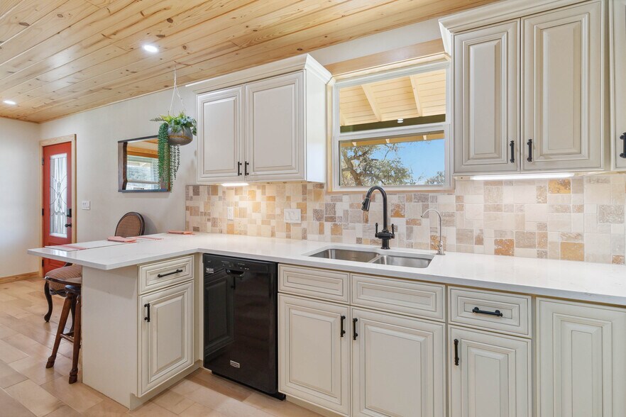 More Photos Of 165 Mari B Dr E, Center Point Flex For Sale