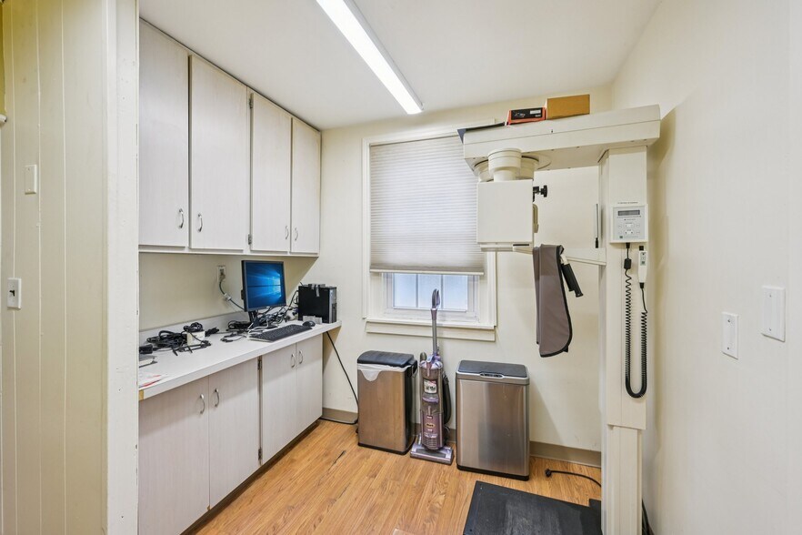 More Photos Of 306 E 4th St, Bridgeport Medical For Lease