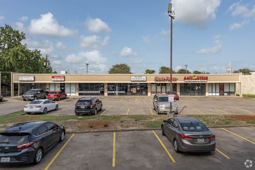 More Photos Of 9820-9930 Windmill Lakes, Houston General Retail For Sale