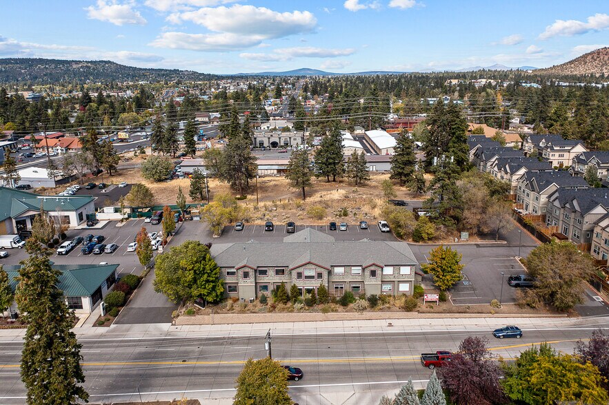 More Photos Of 300 SE Reed Market Rd, Bend Office For Lease