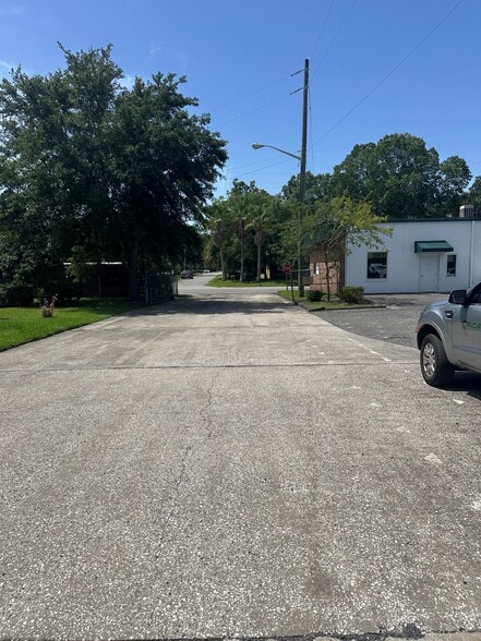 More Photos Of 2861 College St, Jacksonville Office For Lease