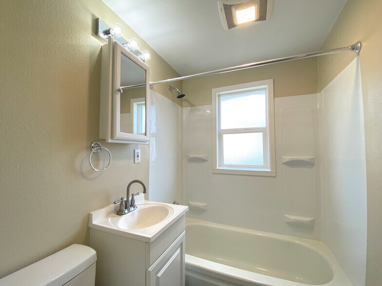 More Photos Of 8814-8815 Lochburn Ln, Lakewood Apartments For Sale