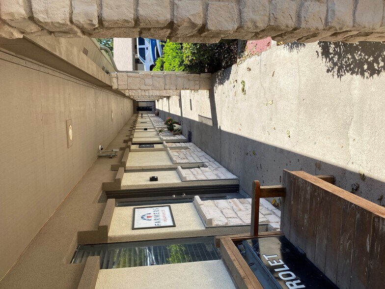 More Photos Of 328 W Main St, Azle Office For Lease