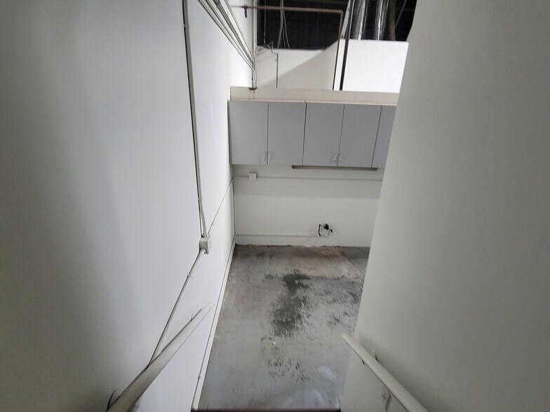 More Photos Of 800 S Rochester Ave, Ontario Warehouse For Lease