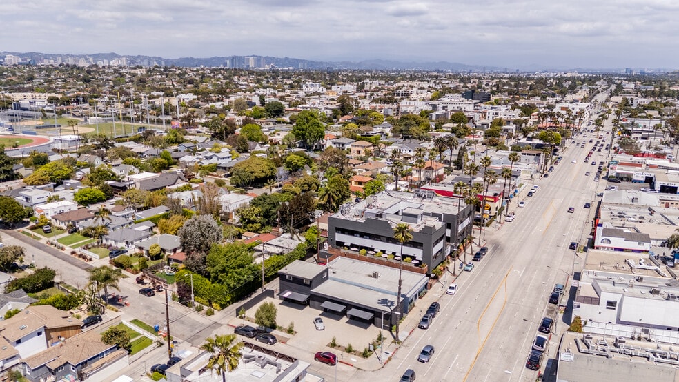 More Photos Of 13123 W Washington Blvd, Los Angeles Showroom For Sale