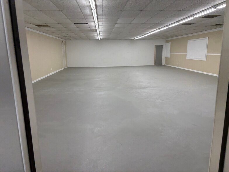 More Photos Of 2914 Gibbon Rd, Charlotte Freestanding For Lease