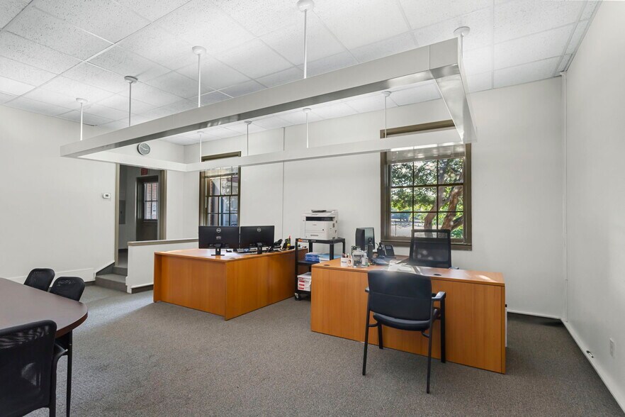 More Photos Of , Baton Rouge Office For Sale