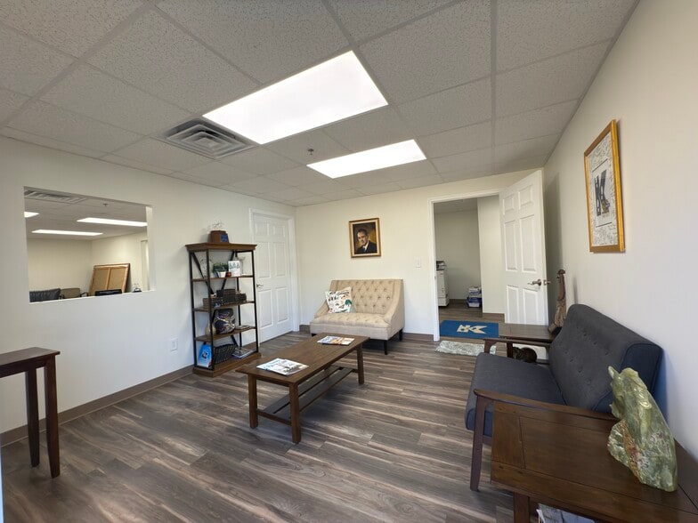 More Photos Of 210 E Lukken Industrial Dr, Lagrange Manufacturing For Lease