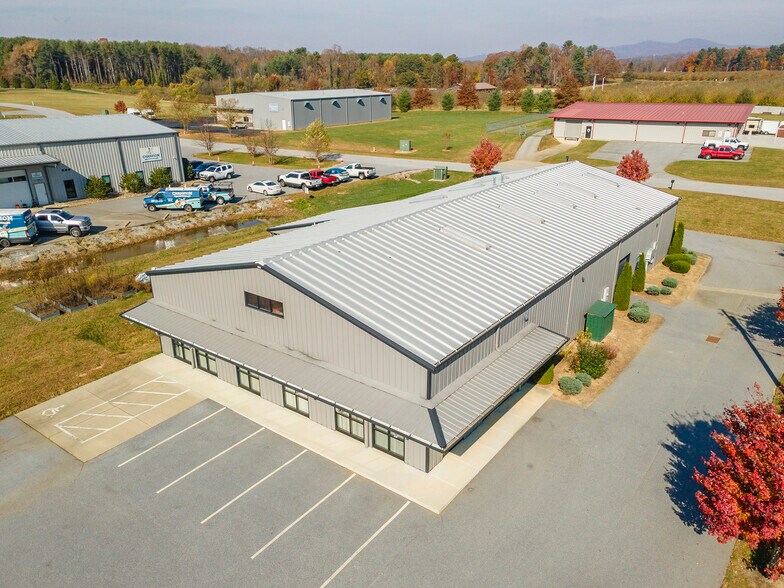 More Photos Of 25 Reeds Way, Flat Rock Warehouse For Lease