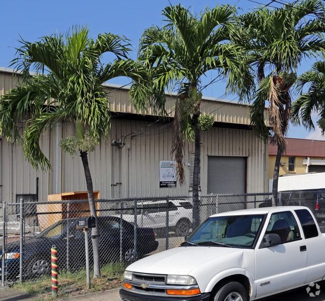More Photos Of 2007 Democrat St, Honolulu Warehouse For Lease