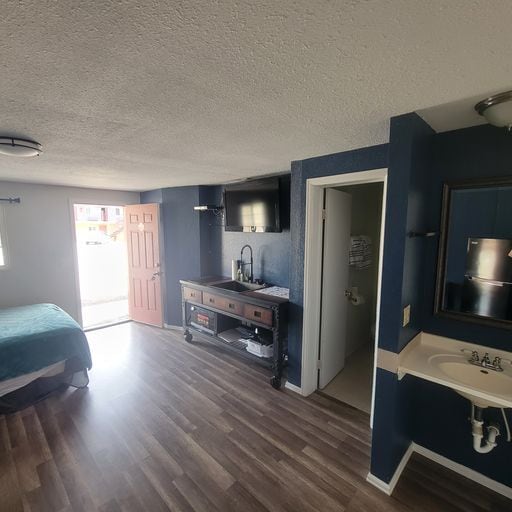 More Photos Of 1901 Rose Ave, Burlington Hotel For Sale