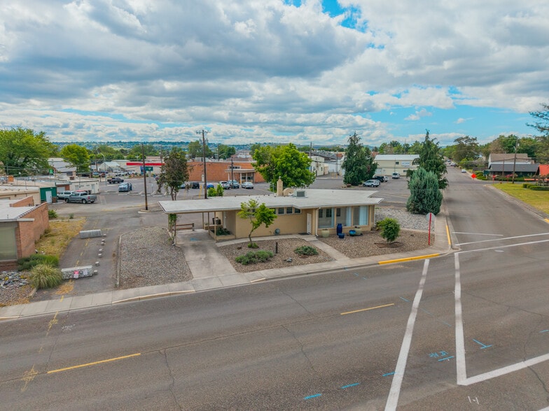 Primary Photo Of 619 Diagonal St, Clarkston Medical For Sale