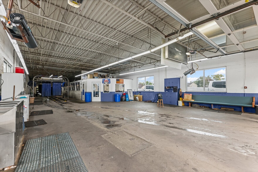 More Photos Of 44 E Harrison St, Alliance Carwash For Sale