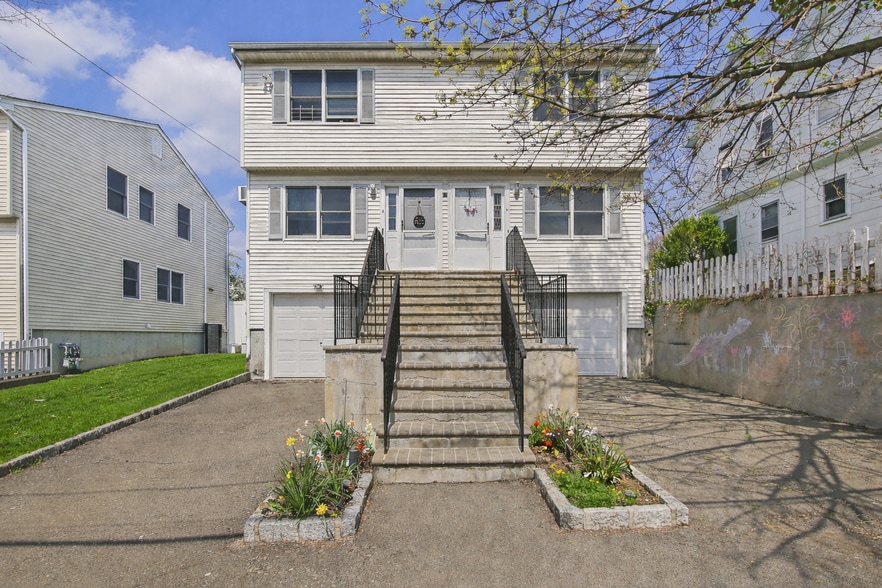 Primary Photo Of 21 Division St, Greenwich Multifamily For Sale