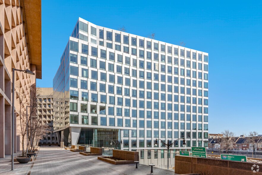 More Photos Of 500 L'Enfant Plz SW, Washington Office For Lease