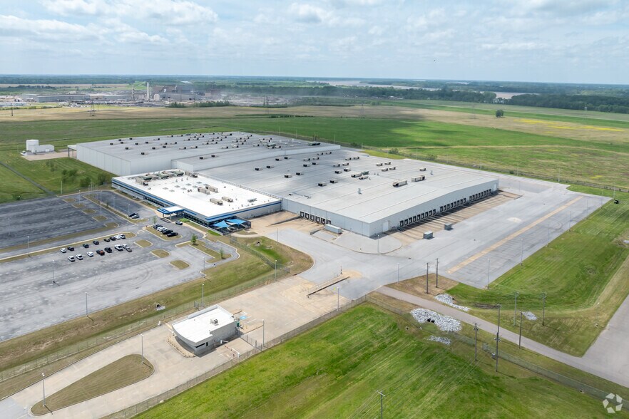 More Photos Of 3231 Paul R Lowry Rd, Memphis Industrial For Lease