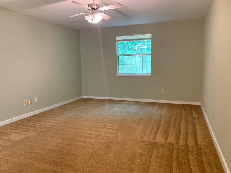 More Photos Of 170 Westwood Dr, Thomson Apartments For Sale