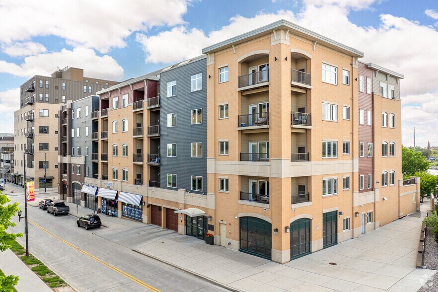 Primary Photo Of 401 N Washington St, Green Bay Apartments For Sale