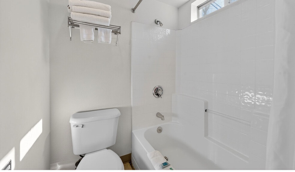 More Photos Of 102 E Greenwood St, Enterprise Hotel For Sale
