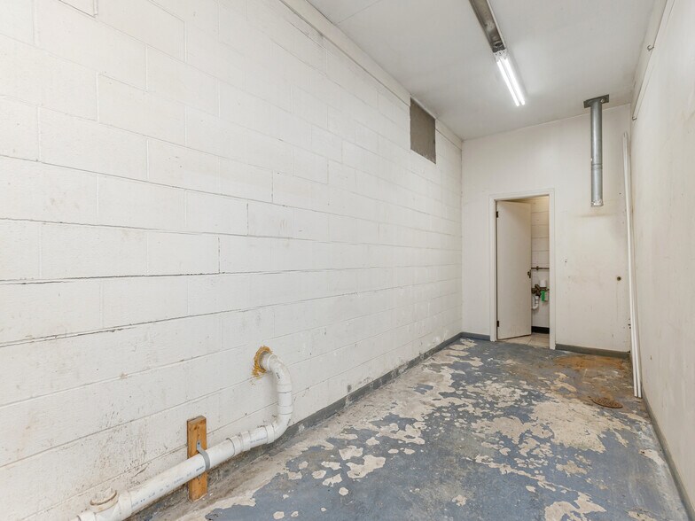 More Photos Of 579 Tunnel Rd, Asheville Freestanding For Lease