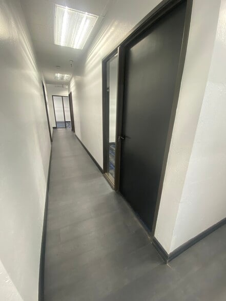 More Photos Of 50 W Hoover Ave, Mesa Warehouse For Lease