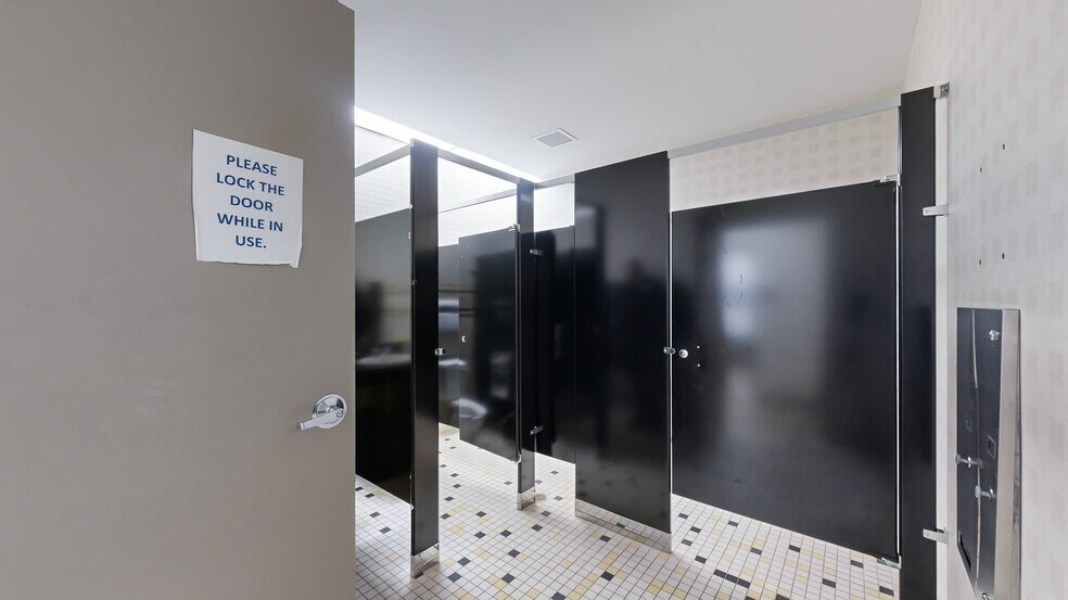 More Photos Of 7460 S Gartrell Rd, Aurora Freestanding For Sale