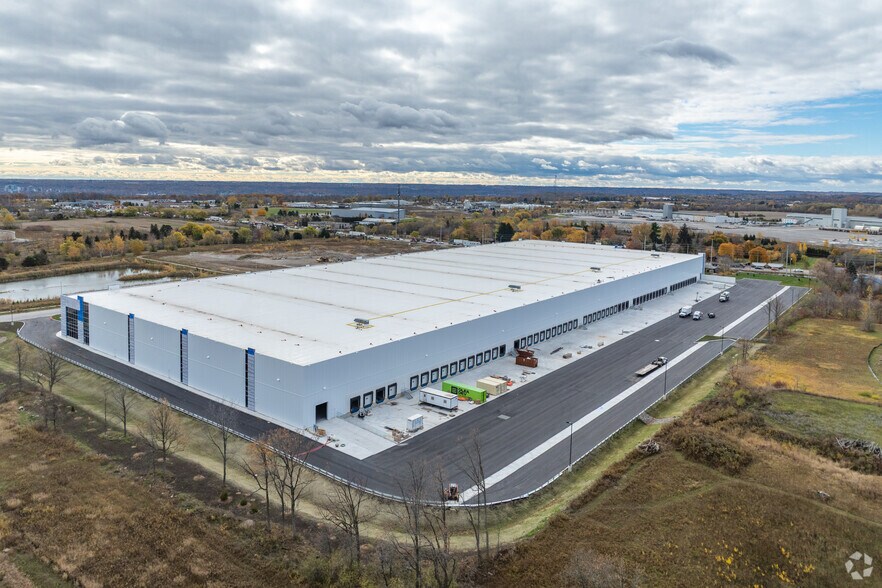 More Photos Of 22 Medicorum Pl, Hamilton Distribution For Lease