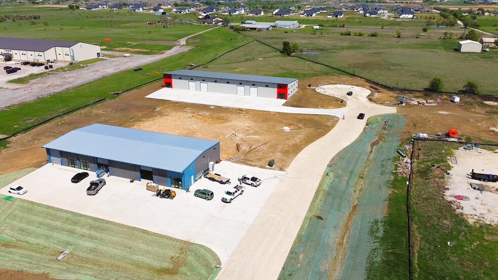 More Photos Of 8137 Florance Rd, Northlake Light Distribution For Lease