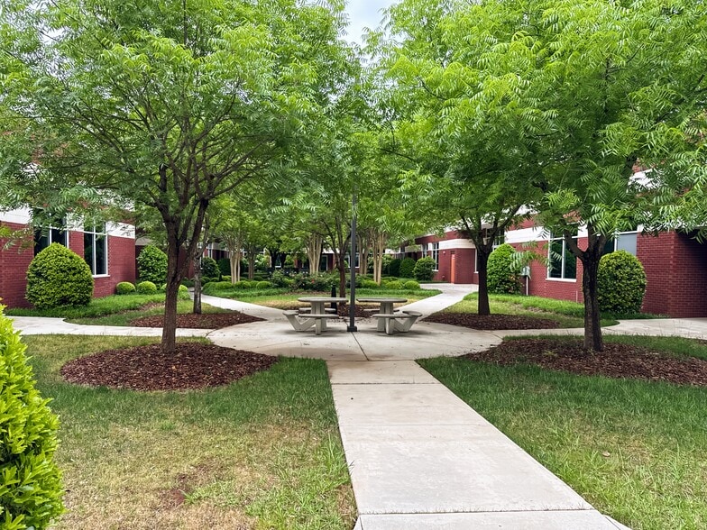 More Photos Of 7027 Old Madison Pike NW, Huntsville Coworking Space