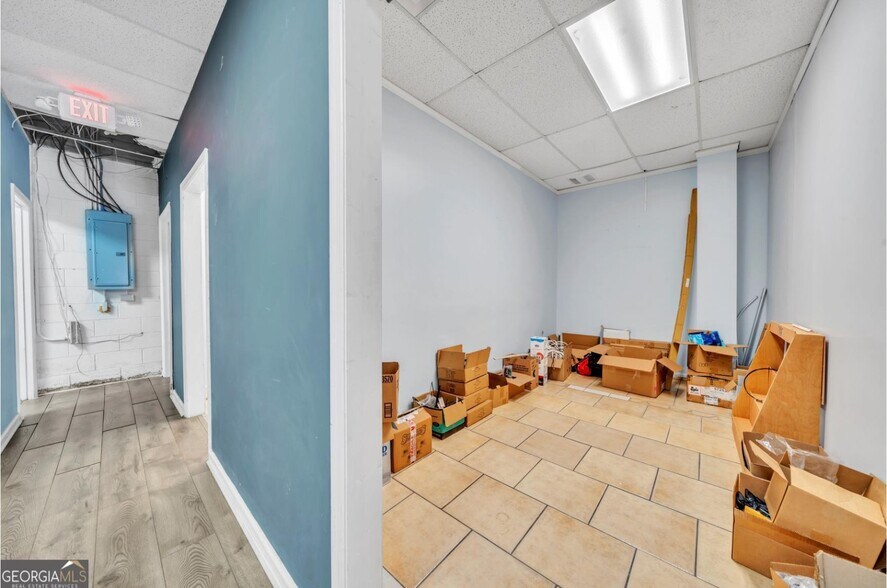 More Photos Of 905 Hillcrest Pky, Dublin Storefront For Sale