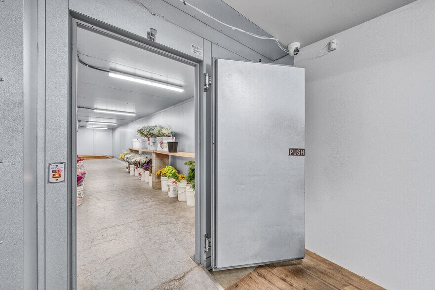 More Photos Of 2820 Broadmoor Ave, Concord Restaurant For Sale