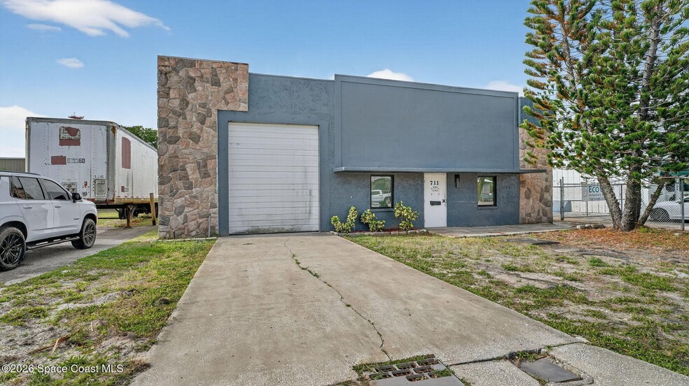 Primary Photo Of 711 E Seminole Ave, Melbourne Warehouse For Lease