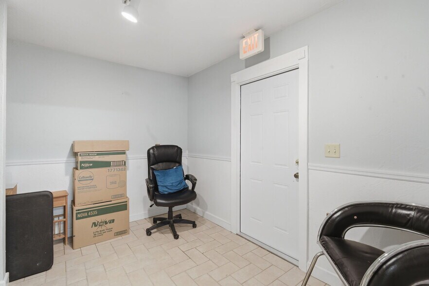 More Photos Of 1030 Camphor Ln, Deland General Retail For Sale