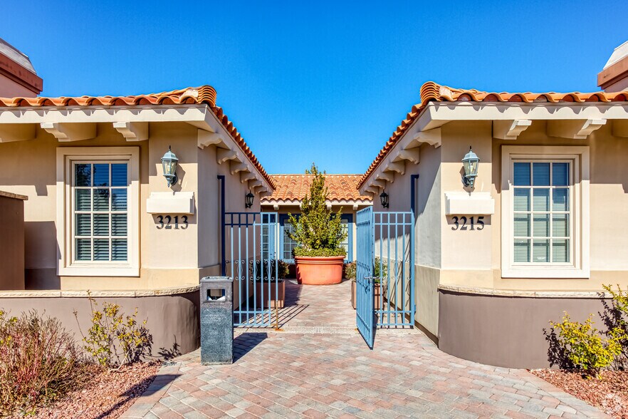 More Photos Of 3213 E Warm Springs Rd, Las Vegas Medical For Lease