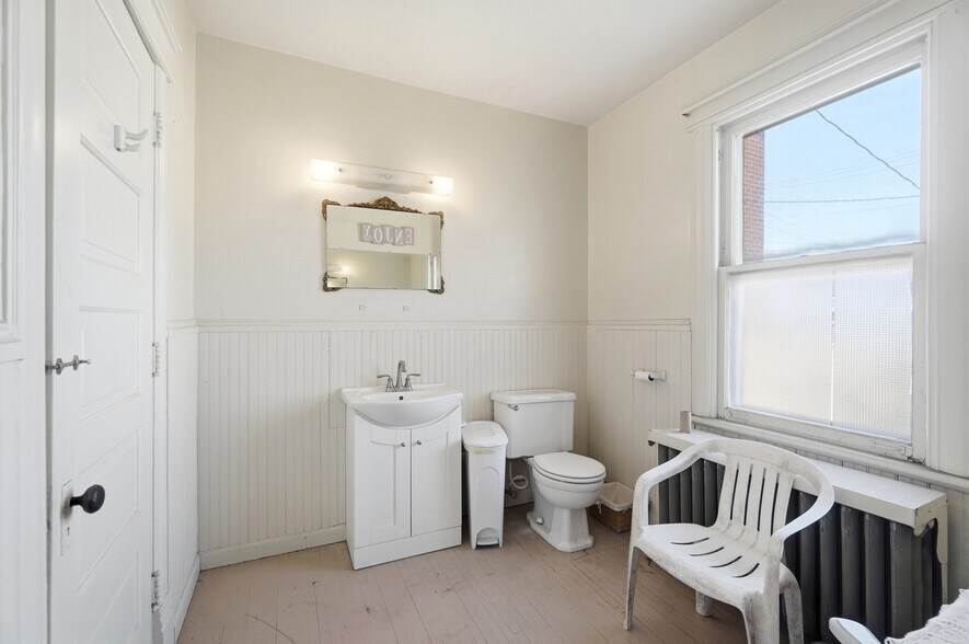 More Photos Of 828 S Monroe St, Monroe Freestanding For Sale
