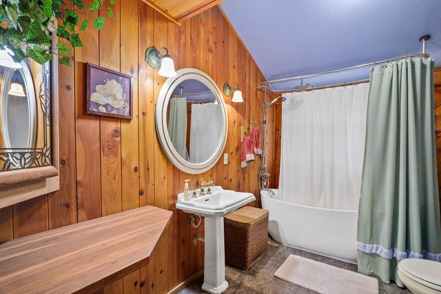 More Photos Of 3305 Dick George Rd, Cave Junction Hospitality For Sale